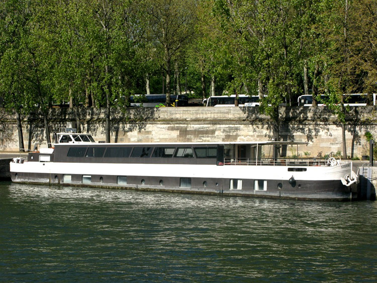 Réception sur péniches sur la Seine à Paris