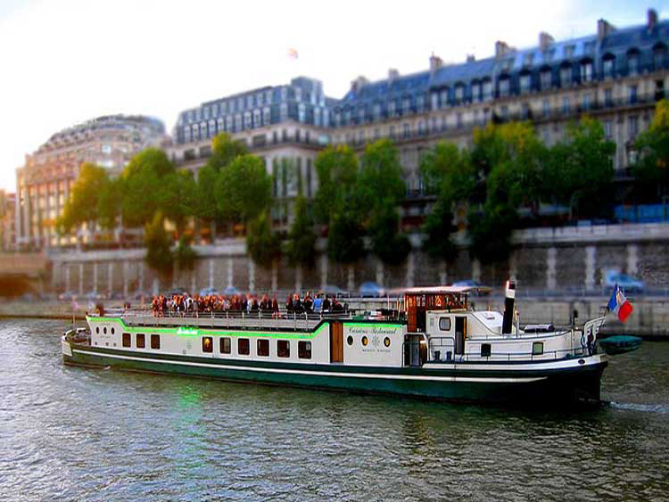 Croisières péniches sur la Seine à Paris