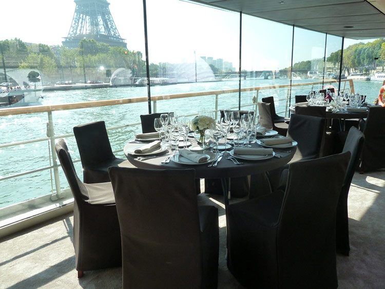 Réception sur le Yacht Bretagne sur la Seine à Paris