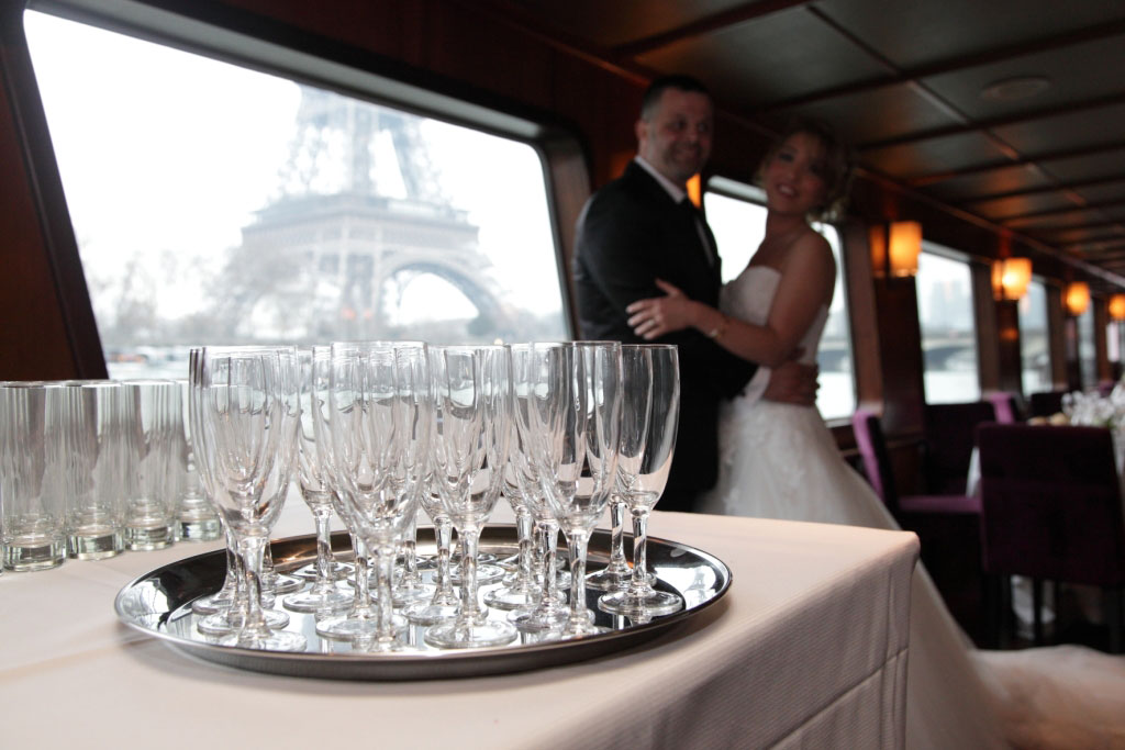 Repas de mariage sur la Seine à Paris 