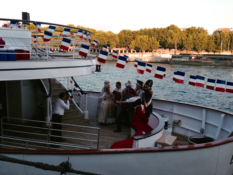 Soirée à thème en bateau sur la Seine